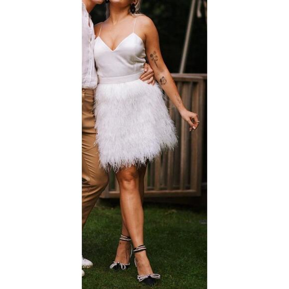 $1800 Alice + Olivia Milany Feather Mini White dress Sz 4 Small Bridal Wedding - Picture 8 of 16